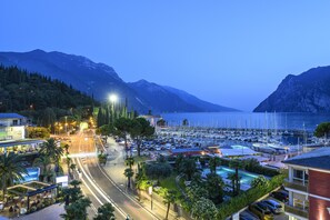 Free daily buffet breakfast - Riviera (Riva del Garda)