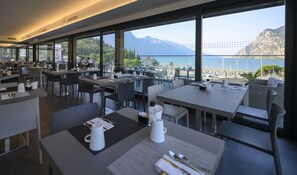 Free daily buffet breakfast - Riviera (Riva del Garda)