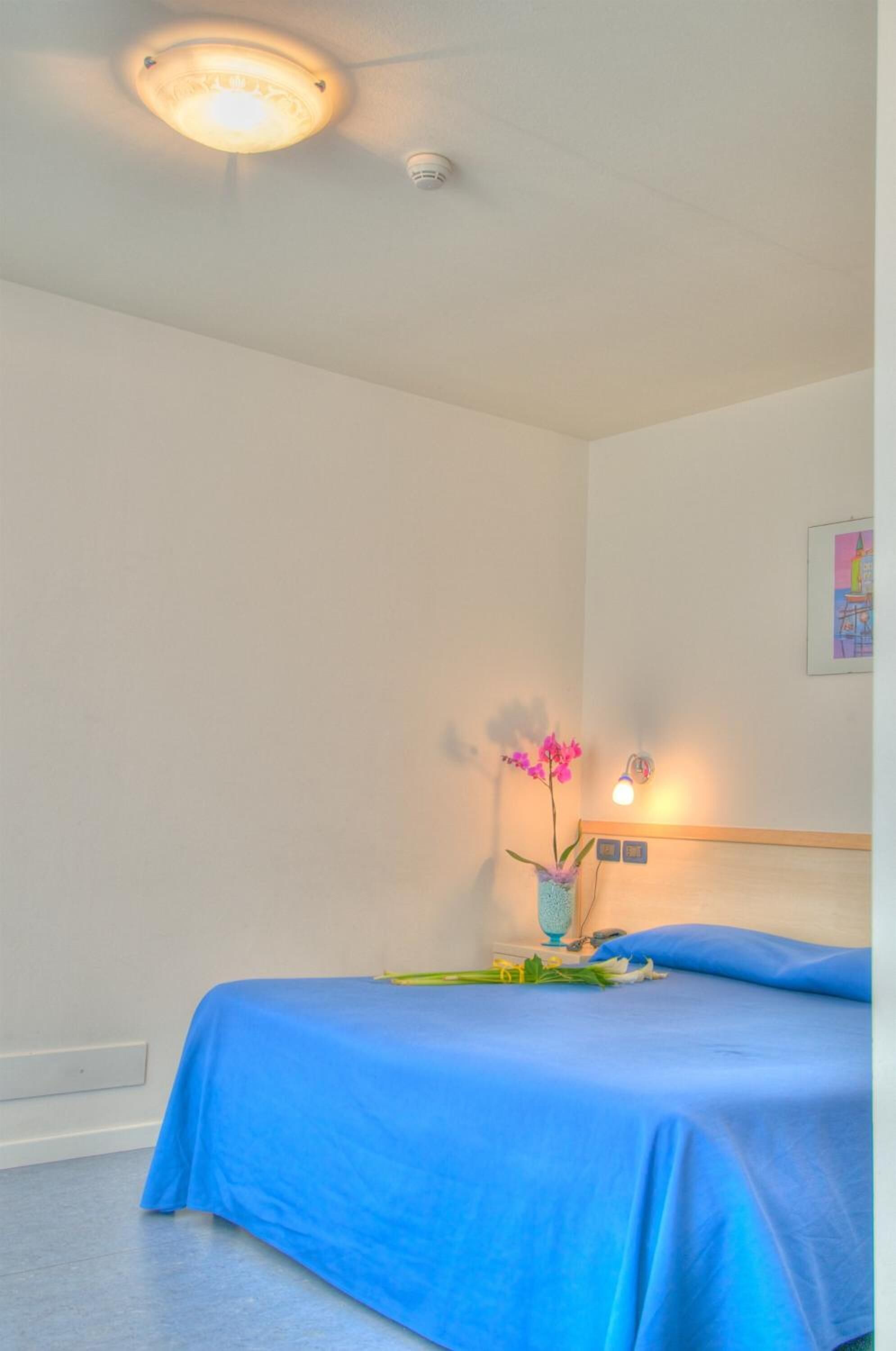 desk, cots/infant beds, free wifi, wheelchair access