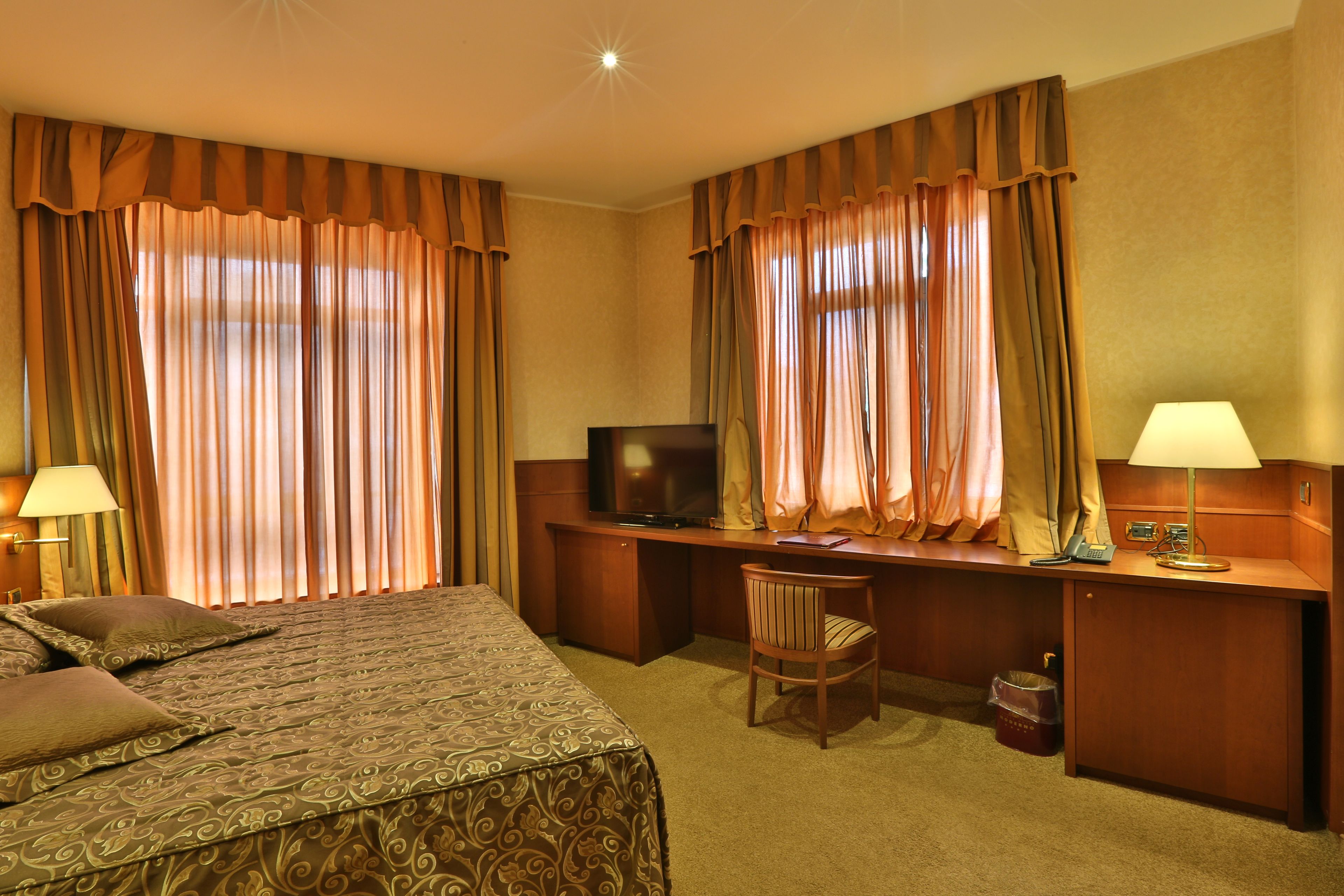 suite | hypo-allergenic bedding, select comfort beds, minibar, in-room safe