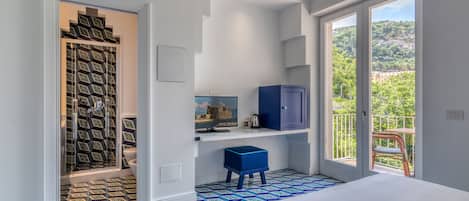 Kamar Double, pemandangan kebun | Minibar, brankas, meja kerja, dan Wi-Fi gratis