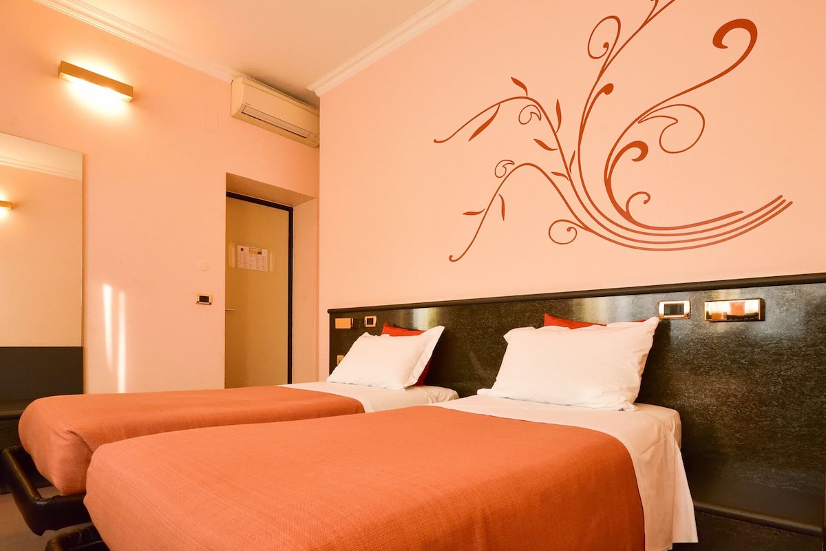 triple room | in-room safe, desk, free wifi