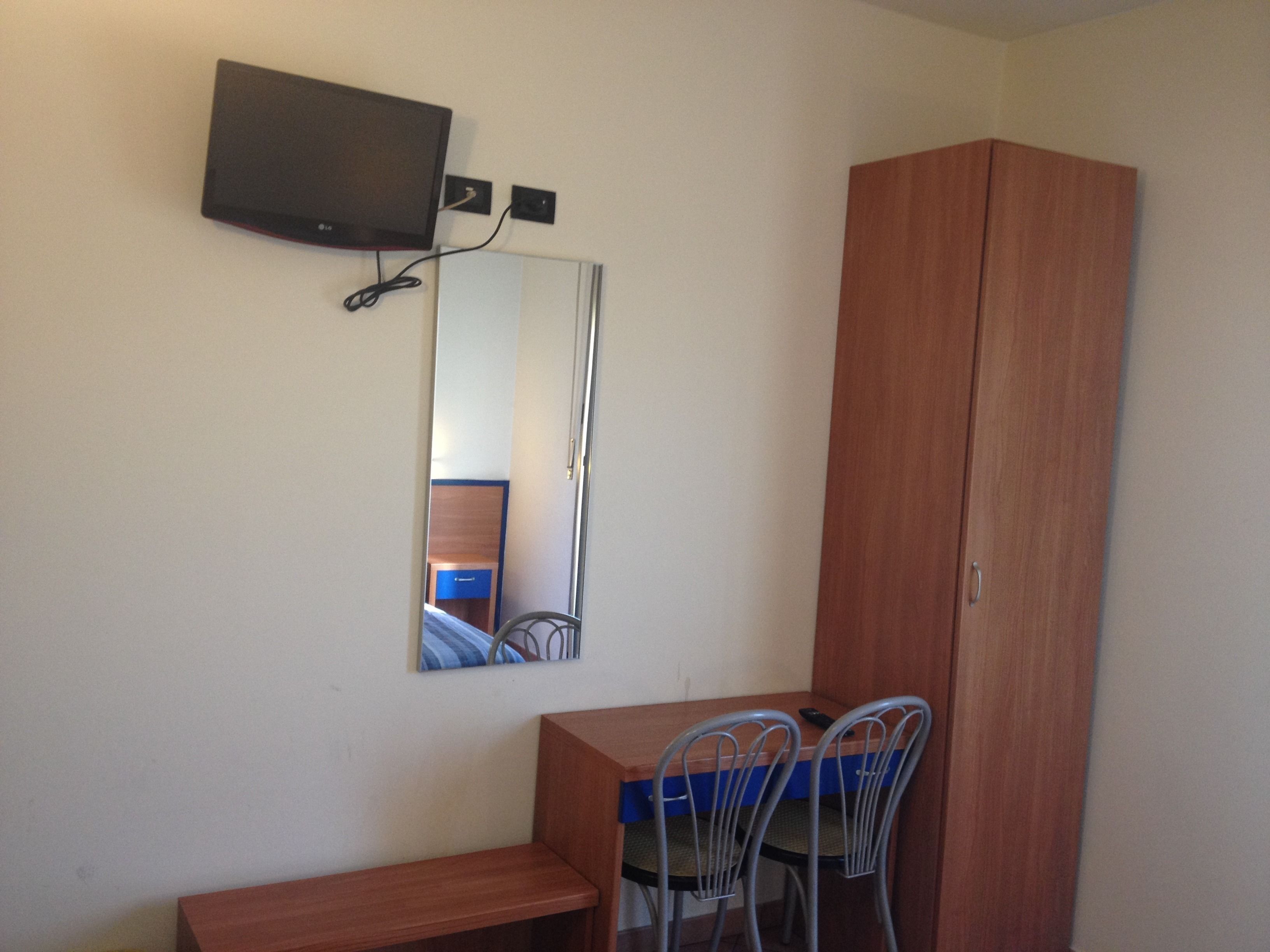 economy double room | desk, soundproofing, rollaway beds, free wifi