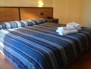 Desk, soundproofing, rollaway beds, free WiFi - Hotel Iride (Milan)