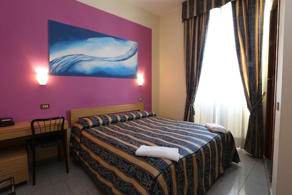 Quarto casal | 1 quarto, frigobar, cofres nos quartos, individualmente mobiliados