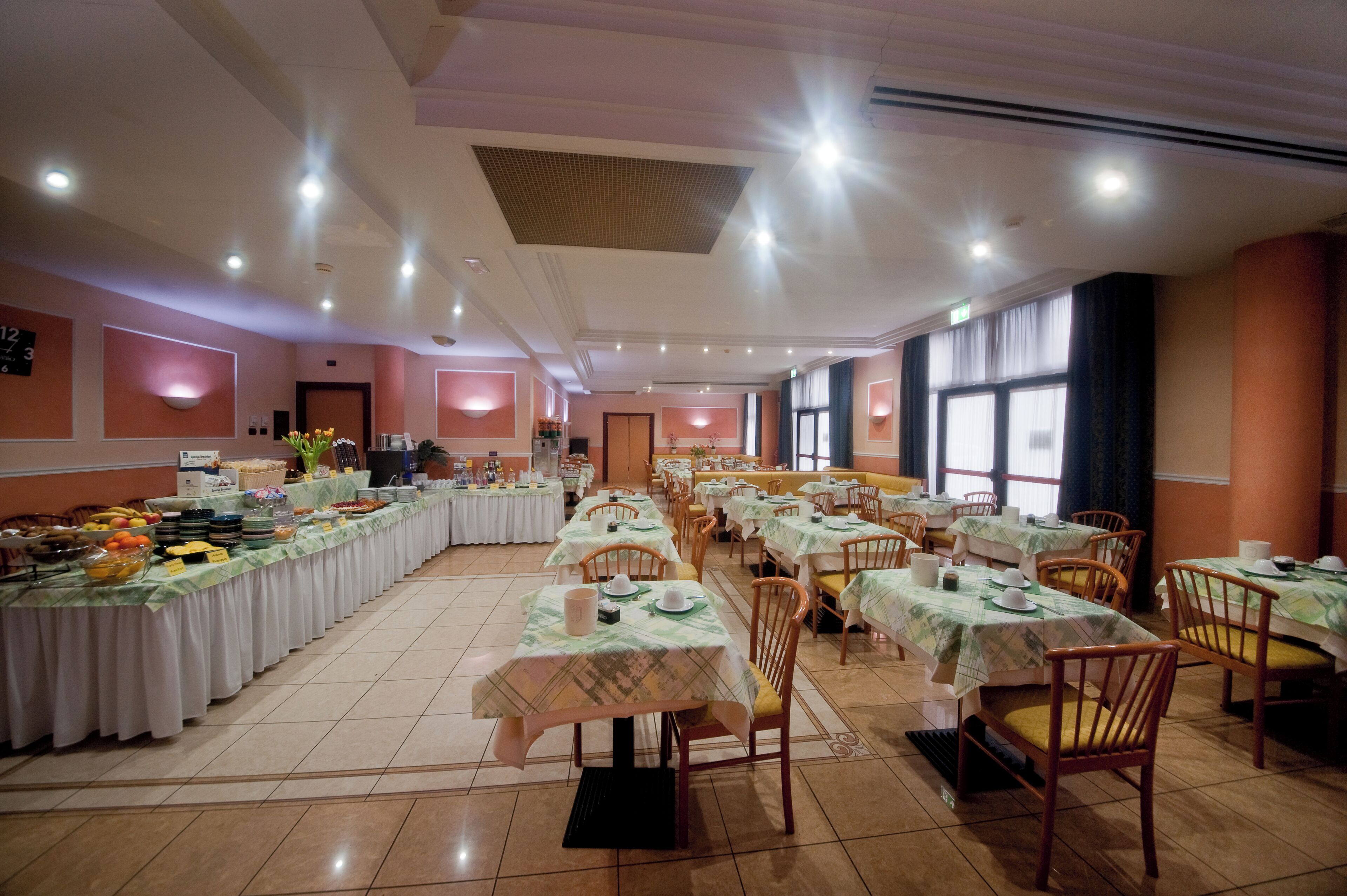 Free daily buffet breakfast