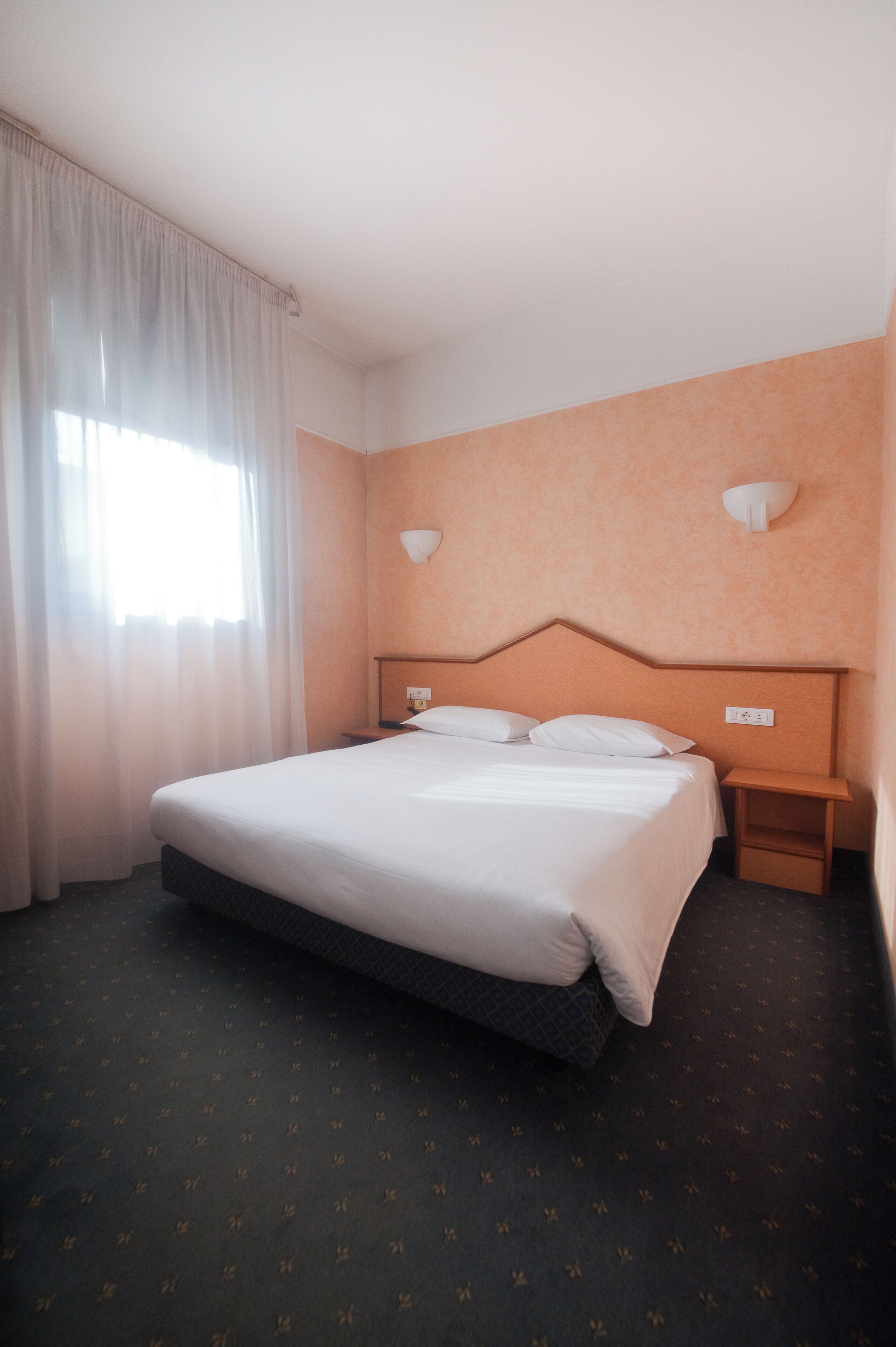 Standardværelse med dobbeltseng eller 2 enkeltsenge | Italienske lagner fra Frette, allergivenligt sengetøj, dundyner, minibar