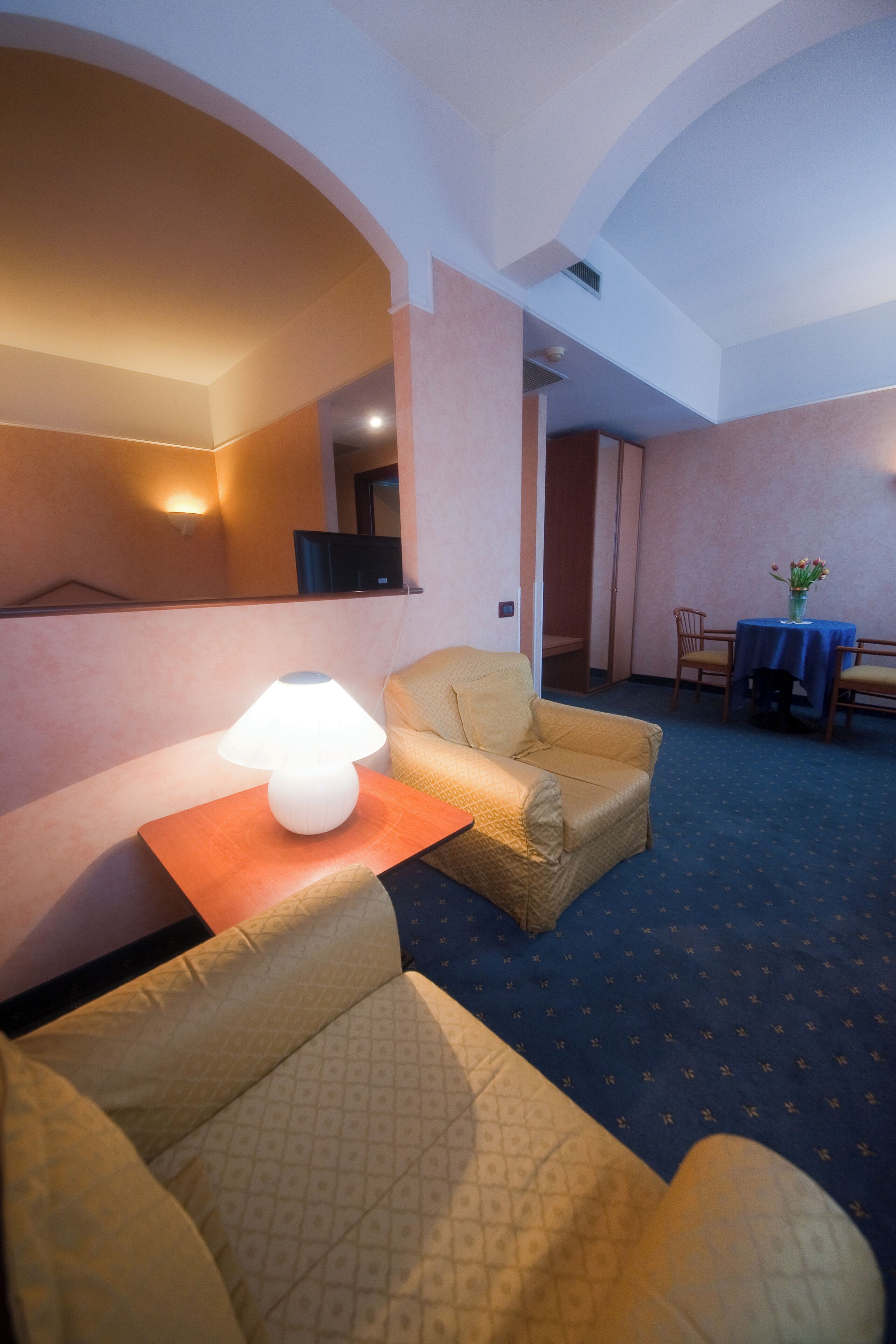 Junior Room | Frette Italian sheets, hypo-allergenic bedding, down comforters, minibar