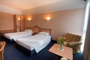 Dobbeltrom – superior | Italienske Frette-laken, allergitestet sengetøy, dundyner og minibar