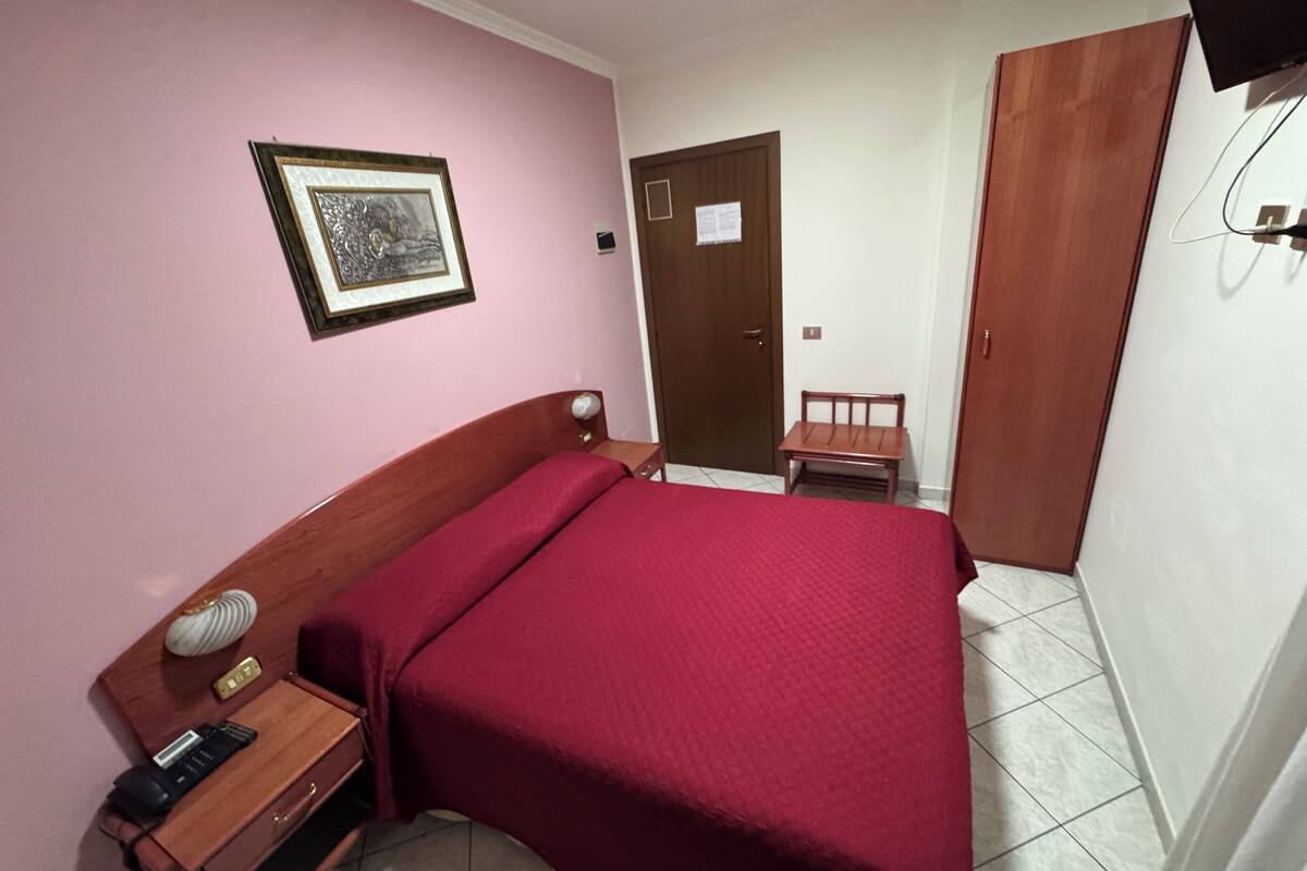 Economy Room | Desk, iron/ironing board (on request), WiFi (free)