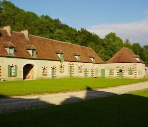 Exterior - Château de Beaujeu (Sens-Beaujeu)