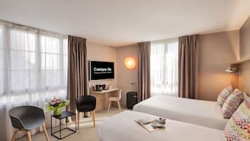 Standaard kamer, meerdere bedden | Een bureau, geluiddichte muren, gratis babybedden, gratis wifi