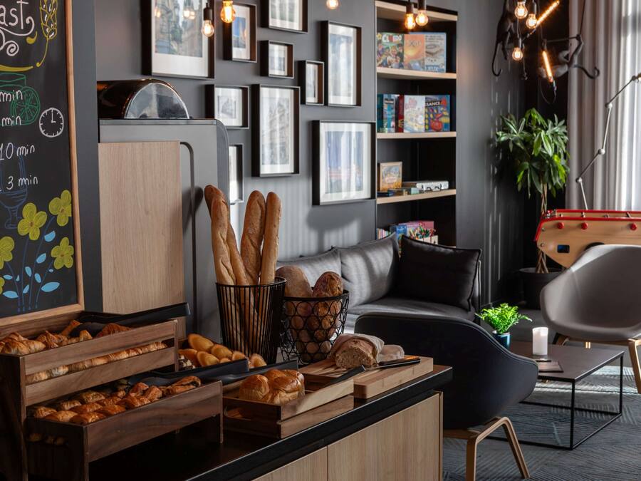 Café da manhã com buffet todos os dias (EUR 14.9 por pessoa)