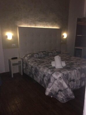 Minibar, individually furnished, desk, free WiFi - Hotel Piola (Milan)