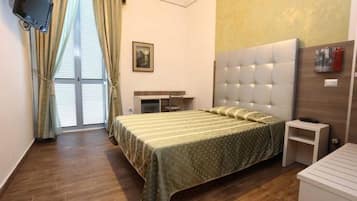 Minibar, muebles diferentes, escritorio y wifi gratis