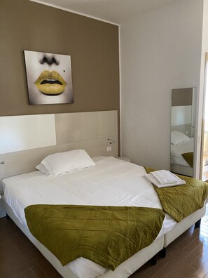 Superior Room | Minibar, in-room safe, individually decorated, individually furnished - Hotel Novara Expo (Bareggio)