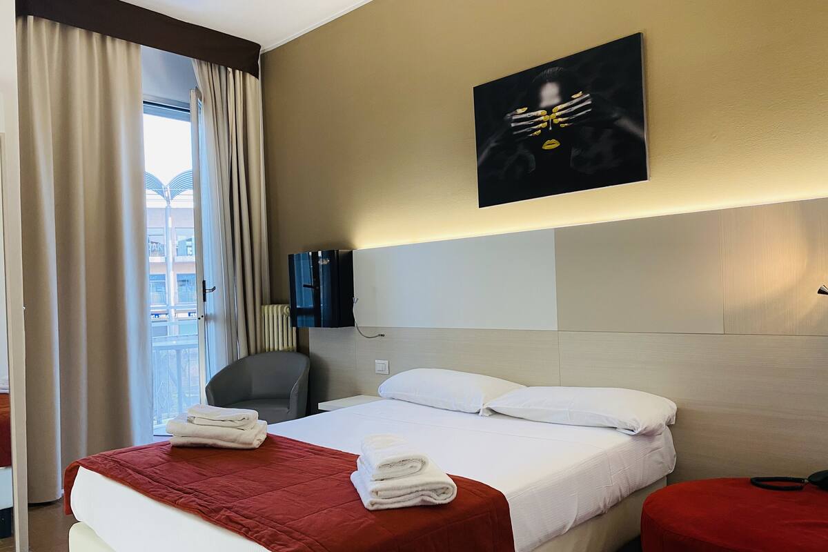 Superior Single Room | Minibar, in-room safe, desk, blackout drapes