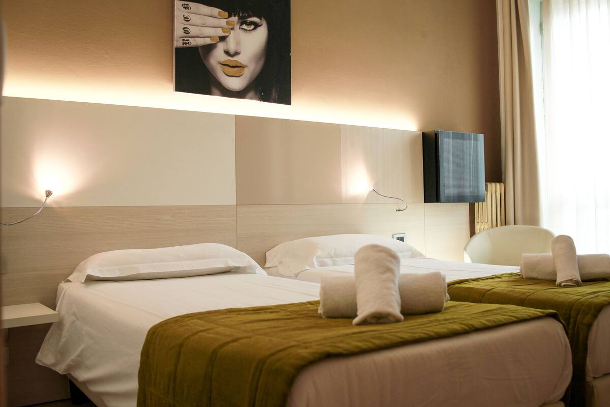Superior Room | Minibar, in-room safe, desk, blackout drapes