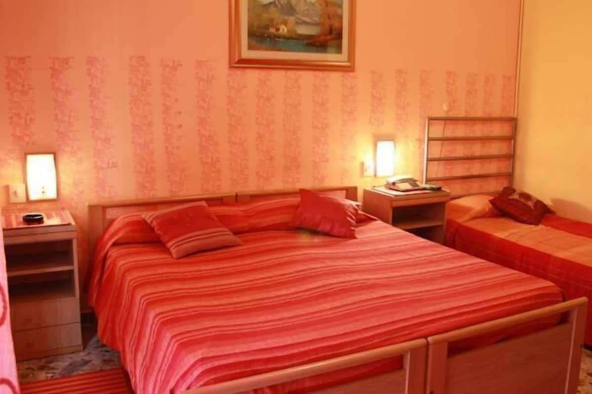 Desk, rollaway beds, free WiFi