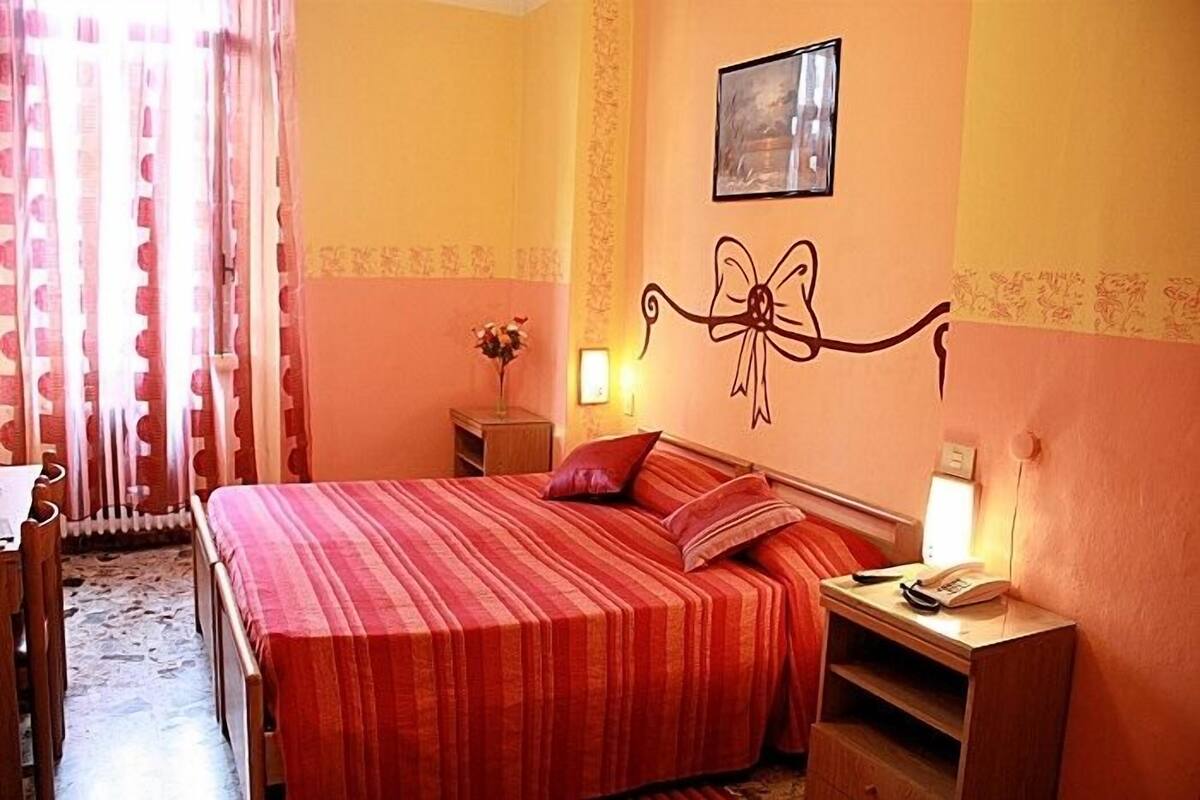 Double Room | Desk, rollaway beds (surcharge), WiFi (free)