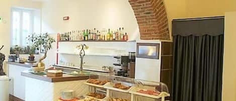 Frokostbuffé hver dag (EUR 10 per person)