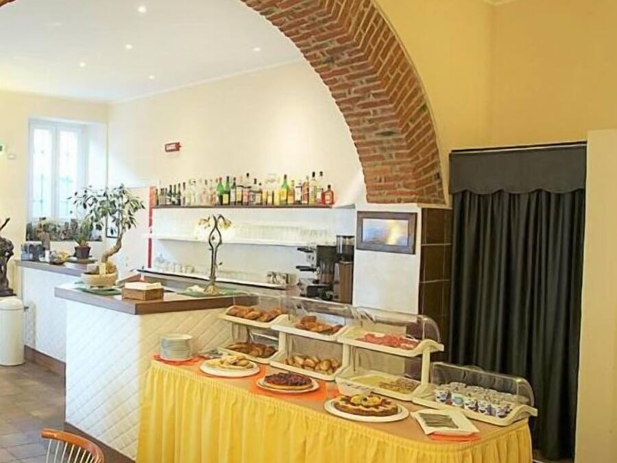 Daily buffet breakfast for a fee