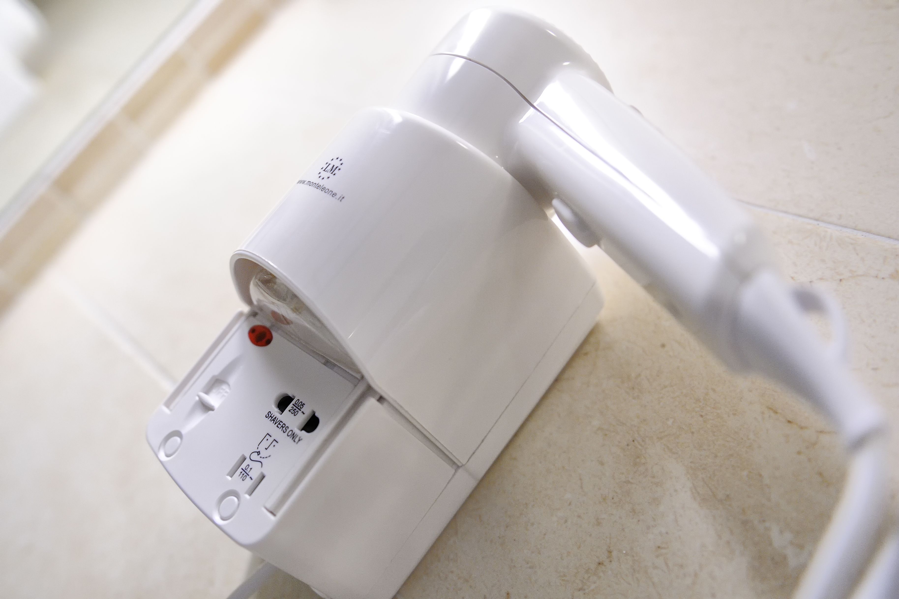 standard single room | bathroom amenities | shower, free toiletries, bidet, towels