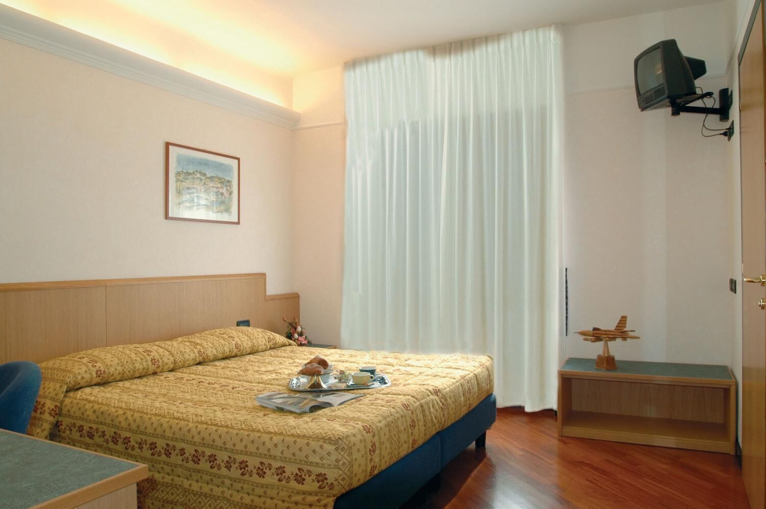 frette italian sheets, select comfort beds, desk, soundproofing