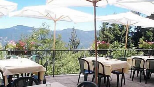 Outdoor dining - Baita Cao (Brunate)