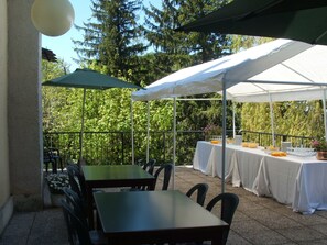Outdoor dining