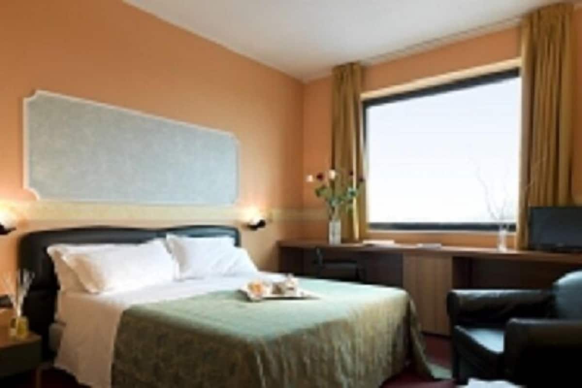 basic triple room | in-room safe, desk, blackout curtains, soundproofing