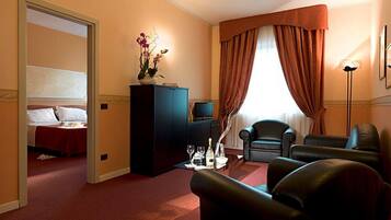 Suite estudio | Área de sala de estar | Televisión LCD