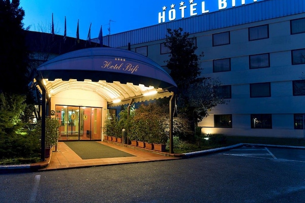 Façade de lâhĂ©bergement - soirĂ©e/nuit