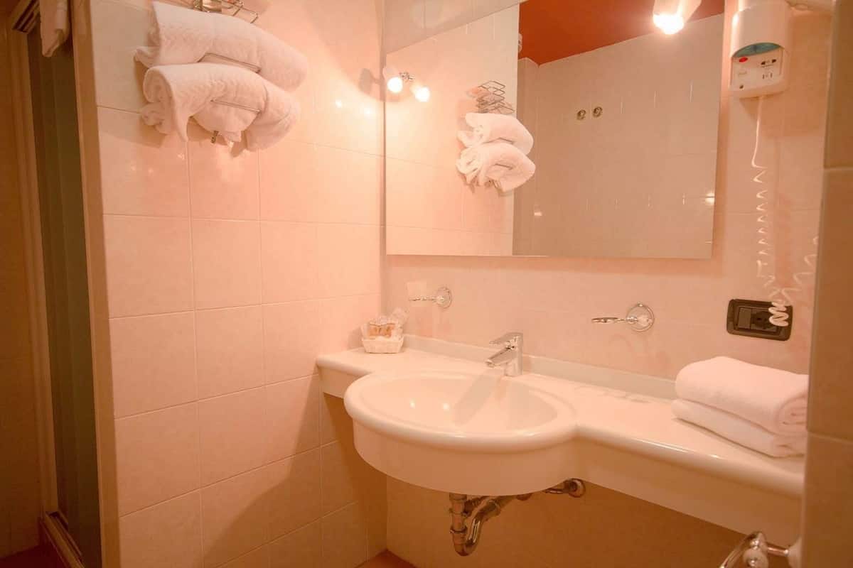 studio suite | bathroom | shower, free toiletries, hair dryer, slippers