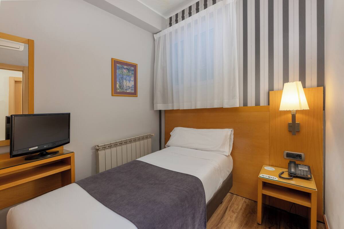Habitación individual | Sistema de insonorización, wifi gratis, ropa de cama