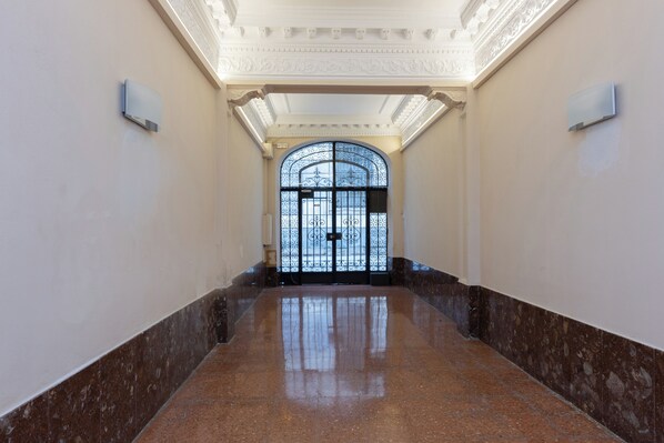 Pintu masuk properti