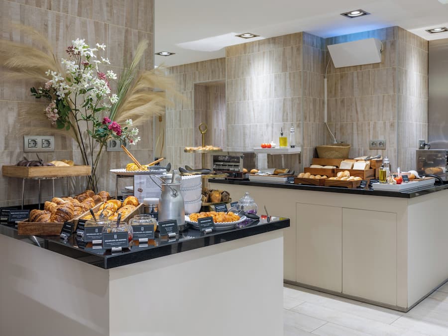 Buffet déjeuner (14 EUR par personne)