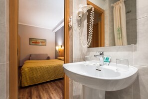 Double Room | Bathroom - Hotel Lyon (Barcelona)