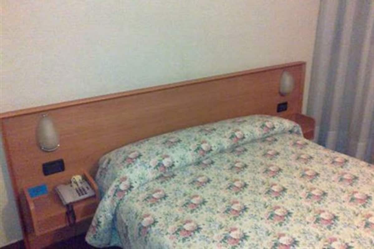 Minibar, una cassaforte in camera, una scrivania, postazione laptop