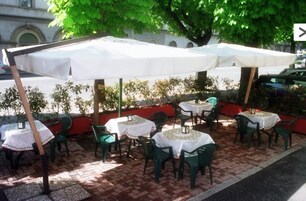 Daily continental breakfast (EUR 6 per person)