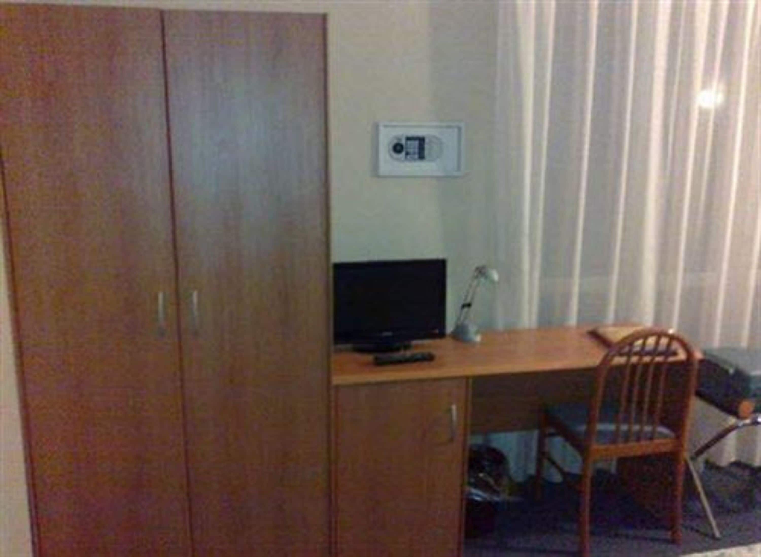 minibar, in-room safe, desk, laptop workspace