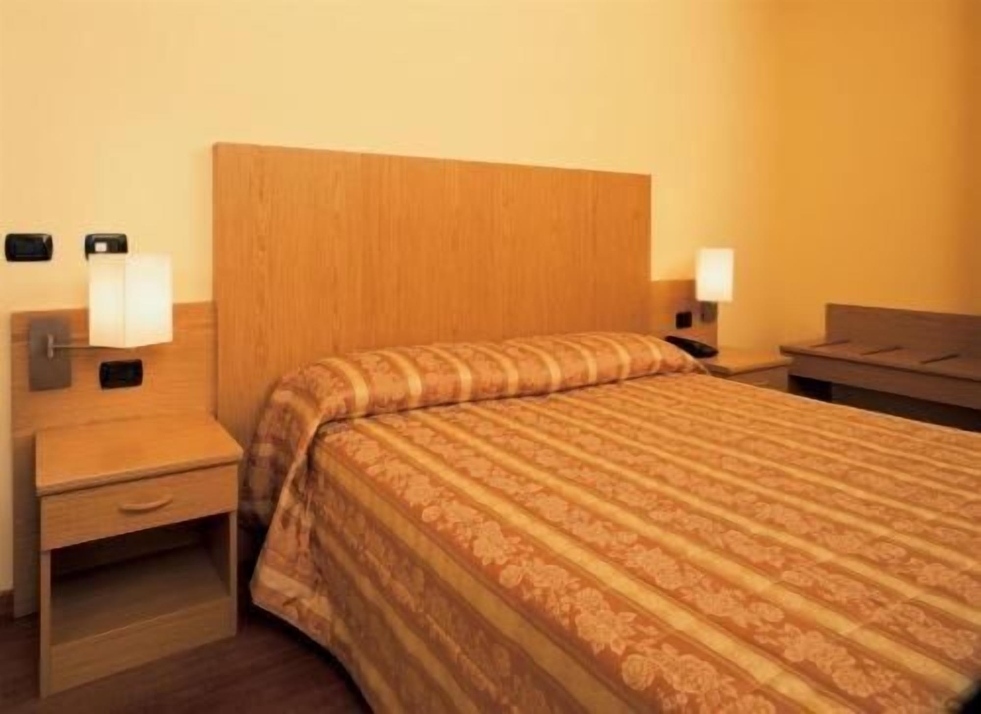 hypo-allergenic bedding, down duvets, pillow-top beds, minibar