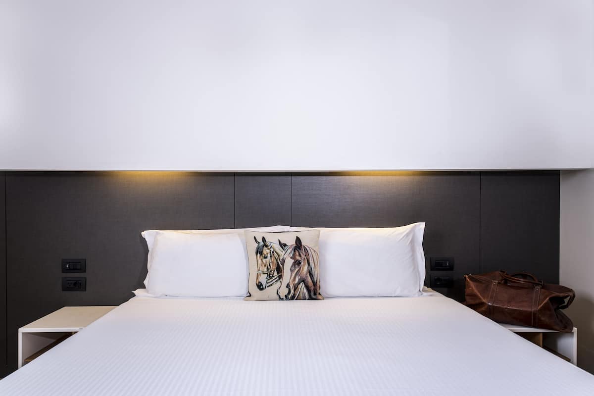 pillow-top beds, minibar, in-room safe, desk