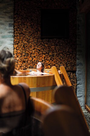 Couples treatment room(s), sauna, steam room