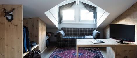 Deluxe Suite, Mountain View | Minibar, in-room safe, individually decorated, individually furnished