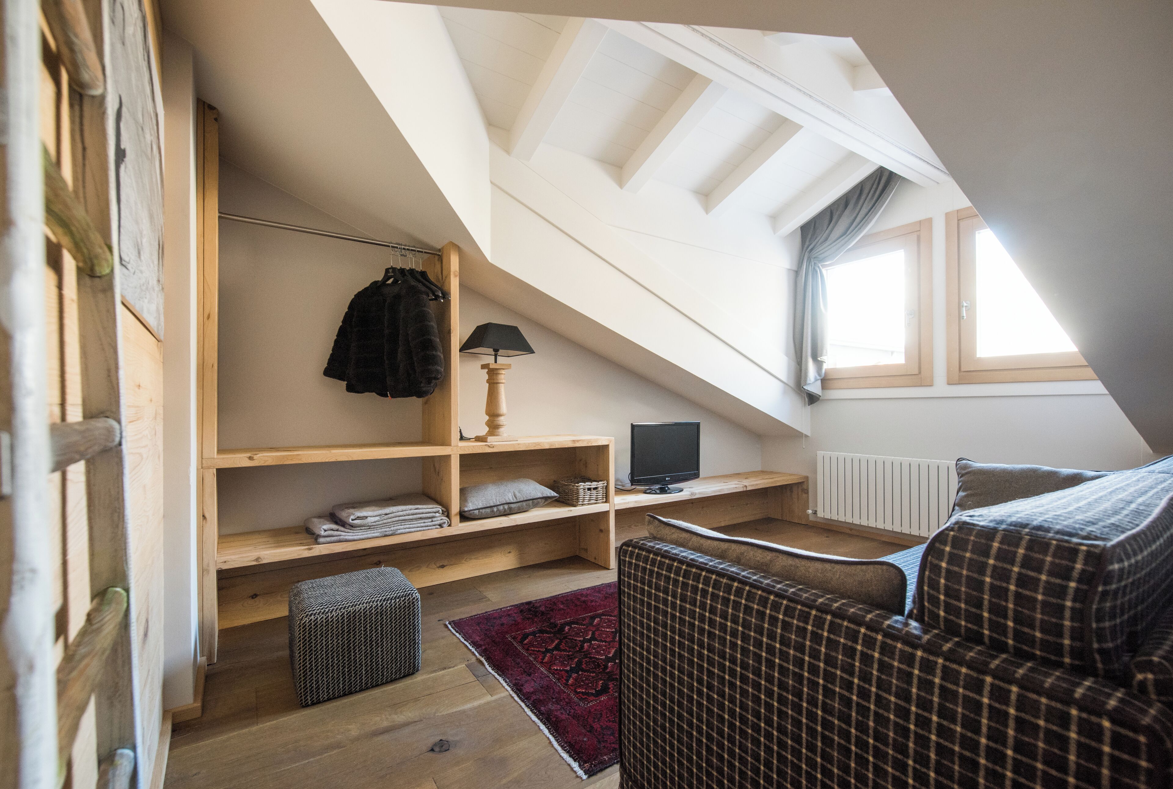 deluxe suite, mountain view | 1 bedroom, minibar, in-room safe, individually decorated