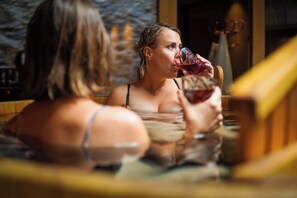 Couples treatment room(s), sauna, steam room