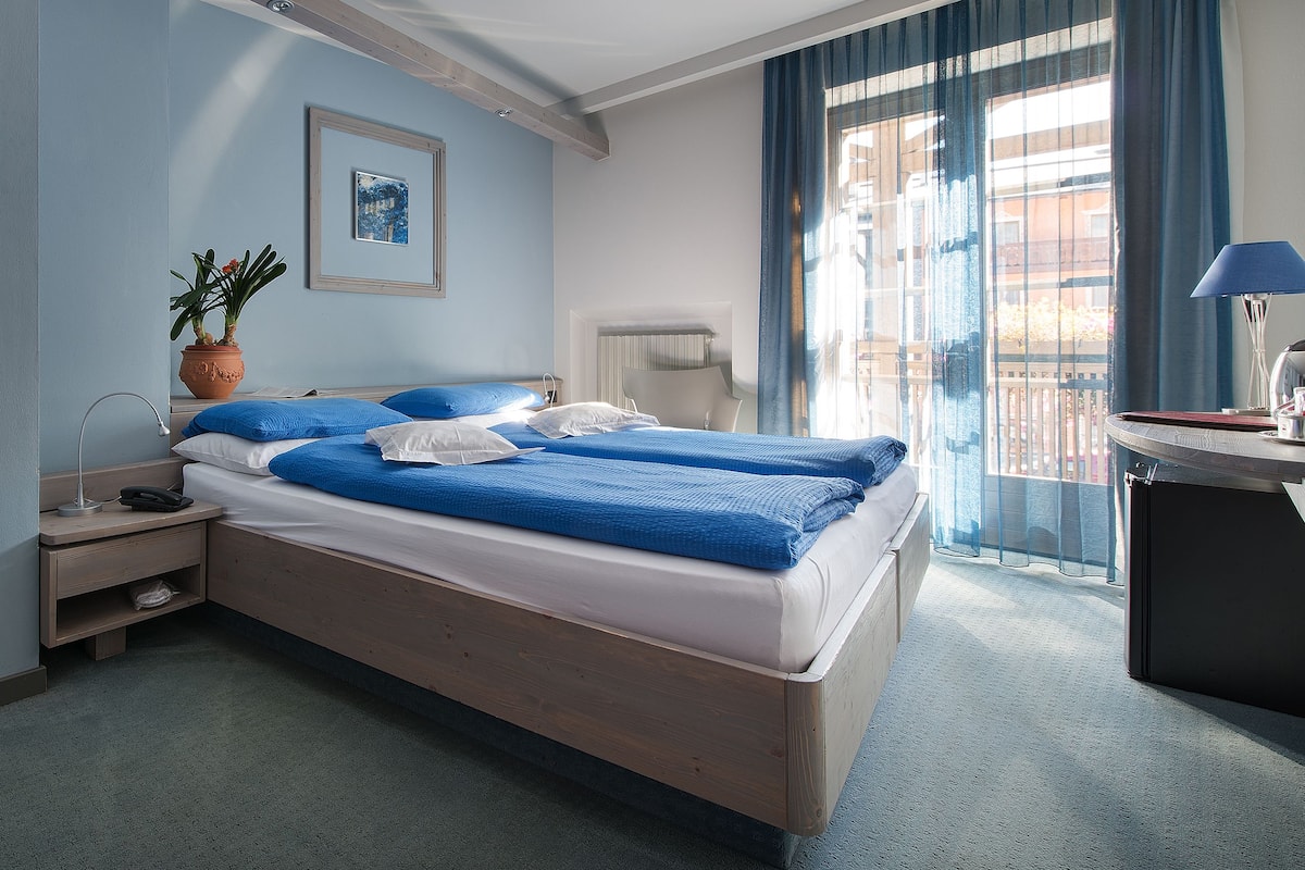 Ropa de cama de alta calidad y minibar