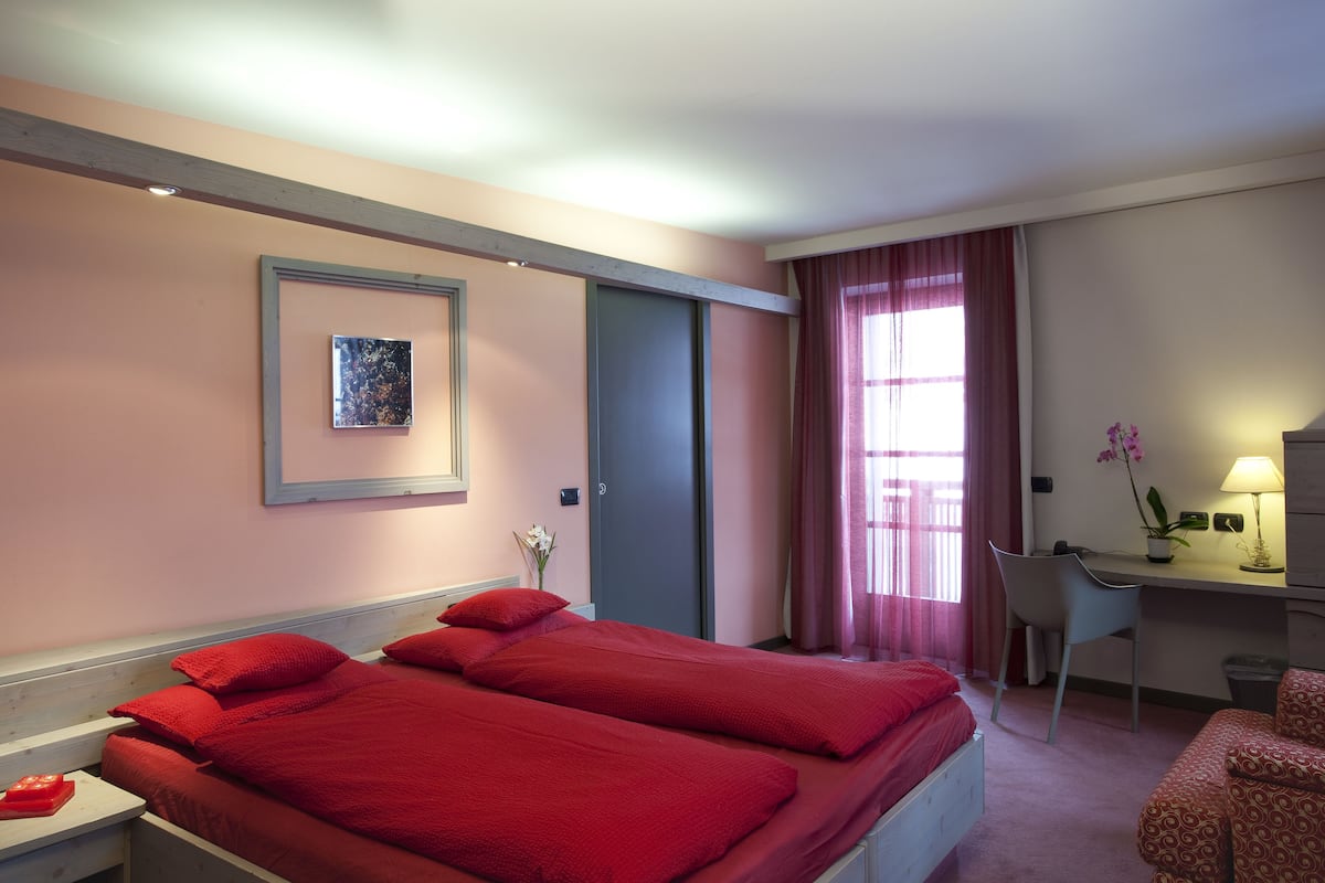 Ropa de cama de alta calidad y minibar