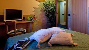 Zimmersafe, Schreibtisch, Bügeleisen/Bügelbrett, kostenloses WLAN